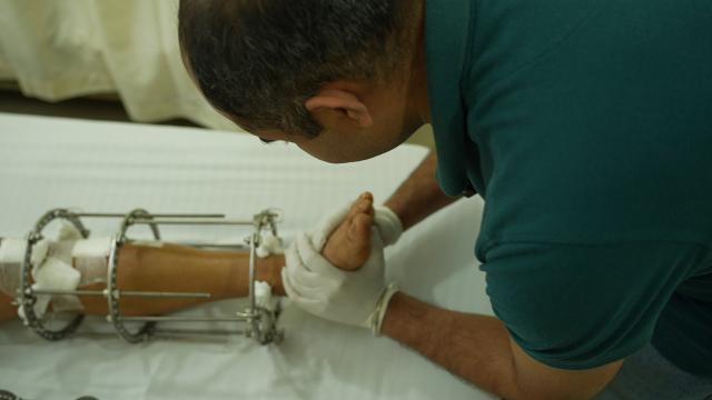 Orthopedic specialist explaining surgical outcomes to a patient